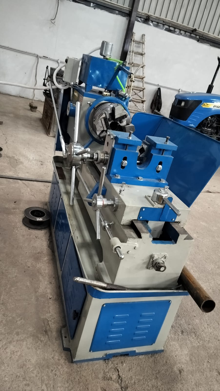 Threading machine